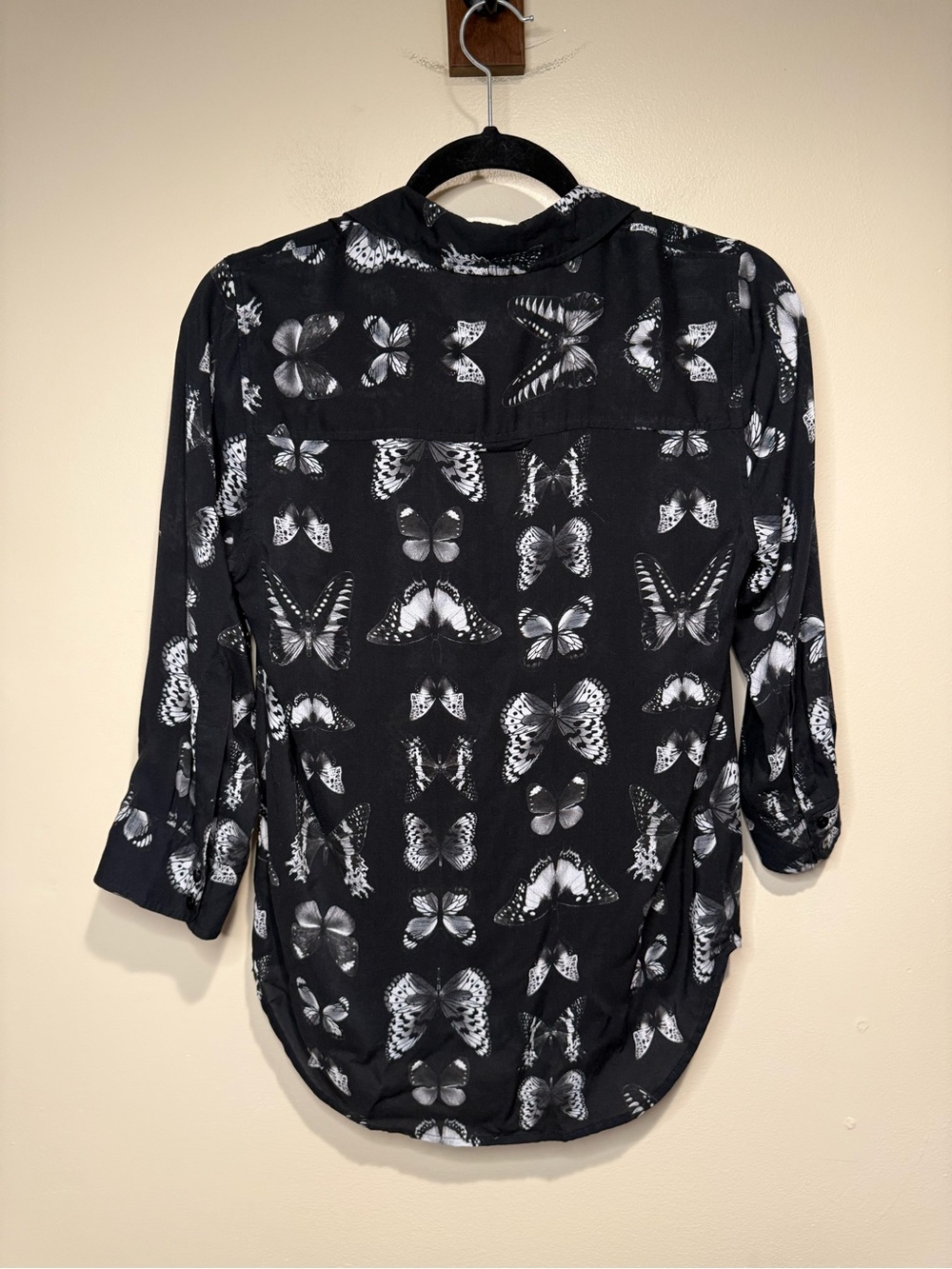L'AGENCE Camille 3/4 Sleeve Blouse in Black Multi Vintage Butterfly Print Size S - Picture 8 of 11
